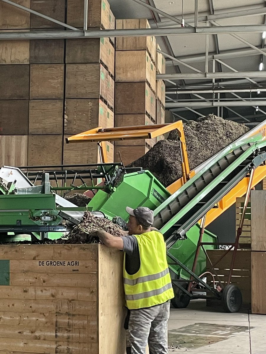 deutz65's tweet photo. Gisteren de Plantuien weg gereden mooi gegaan #redbarron https://t.co/xpDHJky2pe