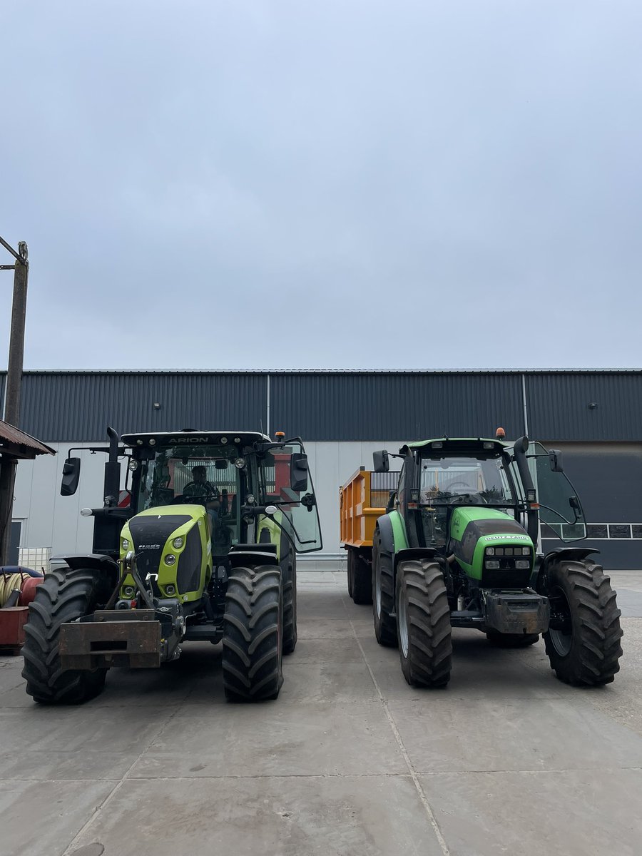 deutz65's tweet photo. Gisteren de Plantuien weg gereden mooi gegaan #redbarron https://t.co/xpDHJky2pe