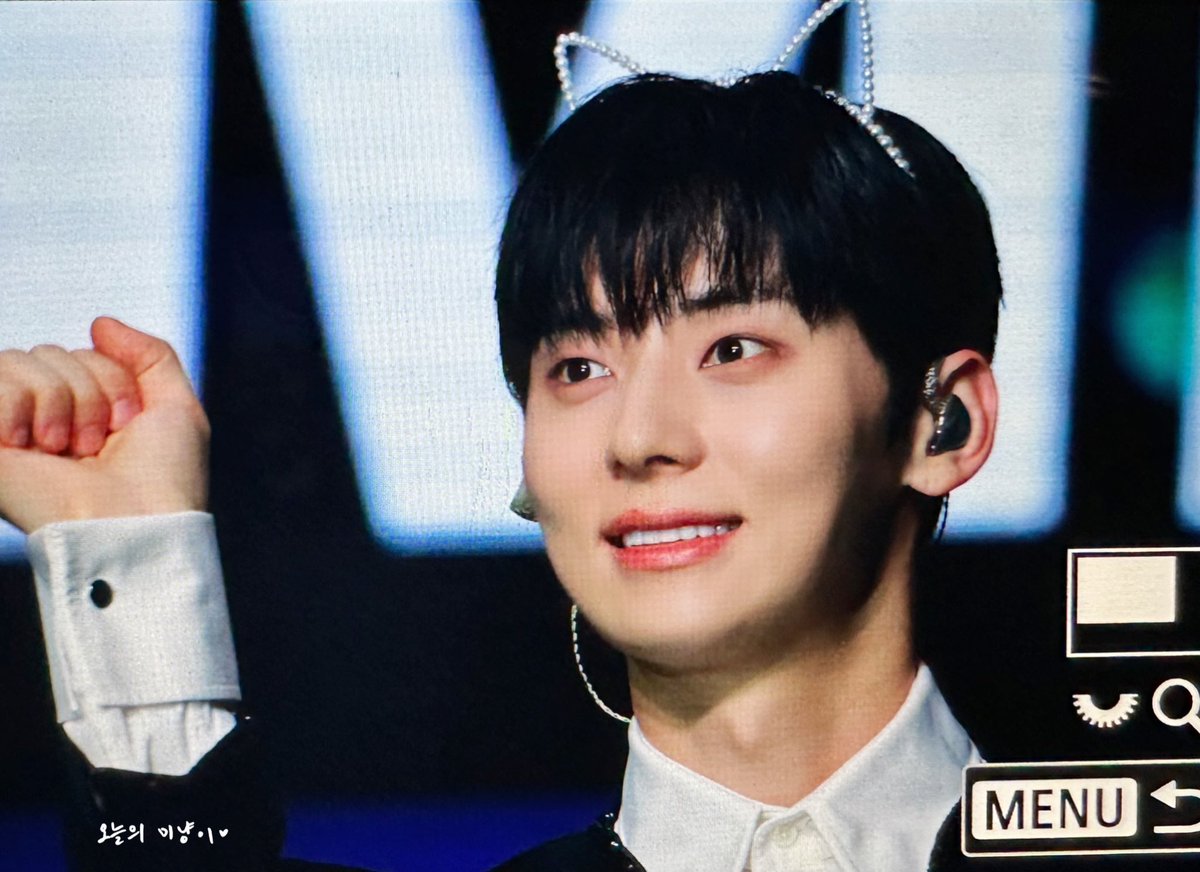 230819
벌칙미냥 (냥냥펀치)👊🏻👊🏻 #황민현