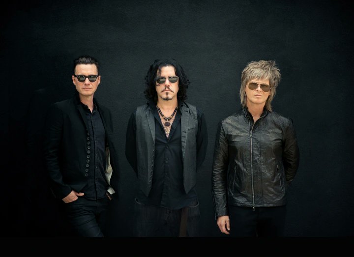 GeorgiosMasman2's tweet photo. “Be original. The world has access to your music now, so if you are unique, your tribe will find you.” #StuartChatwood
Happy 2⃣6️⃣ #anniversary to @theteapartyband Transmission album, released on August 19, 1⃣9⃣9⃣7⃣
#TheTeaParty #HardRock #Industrial #90sMusic https://t.co/8HJC3bsARX