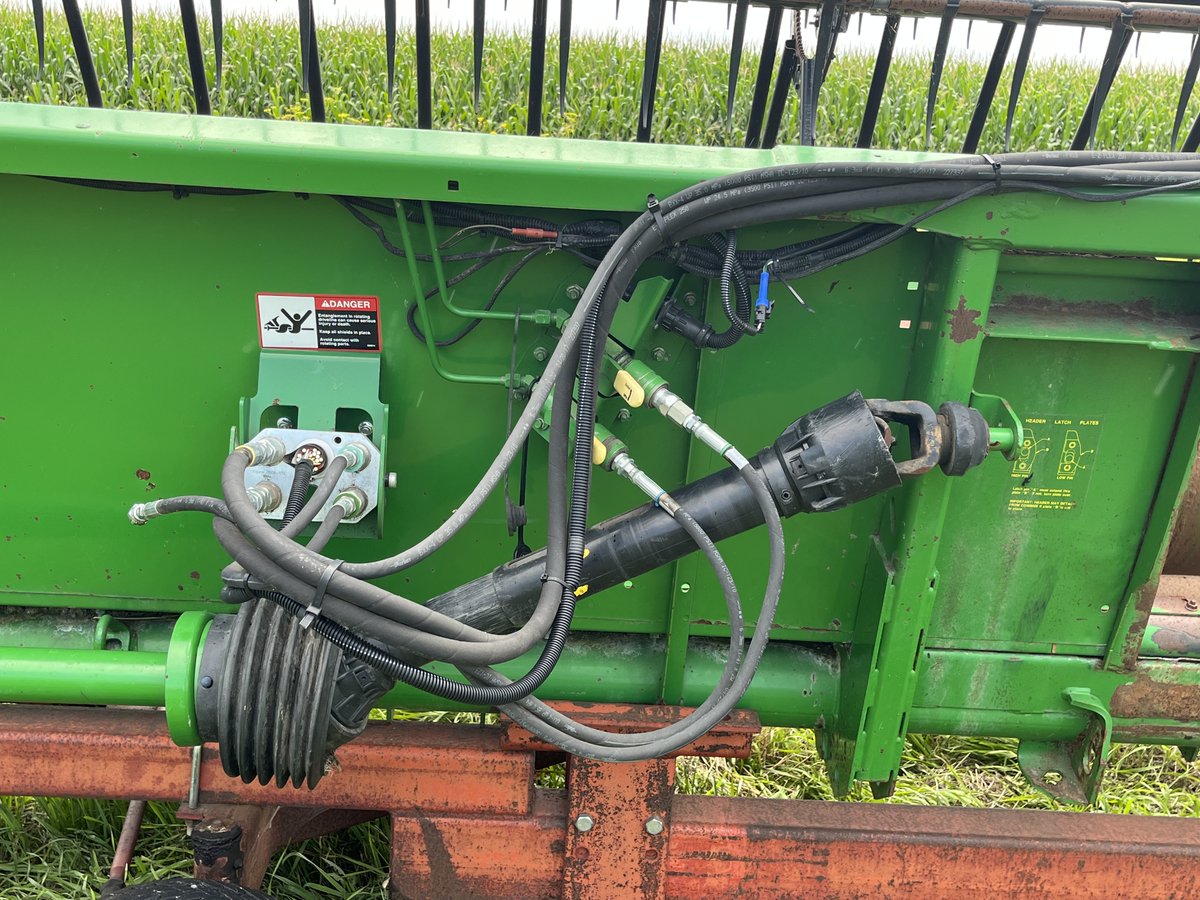 KeithWells6's tweet photo. Deere 925 flex head with Crary Air reel.  Good condition.  Single point hookup.  Had it on a 9550.  Surplus to our needs.   Asking $15000.  Please retweet. https://t.co/vWilaxfZj1