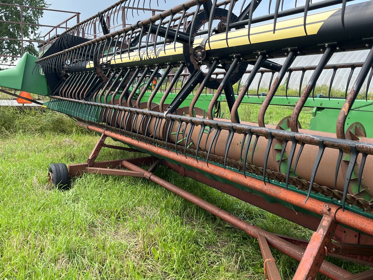 KeithWells6's tweet photo. Deere 925 flex head with Crary Air reel.  Good condition.  Single point hookup.  Had it on a 9550.  Surplus to our needs.   Asking $15000.  Please retweet. https://t.co/vWilaxfZj1