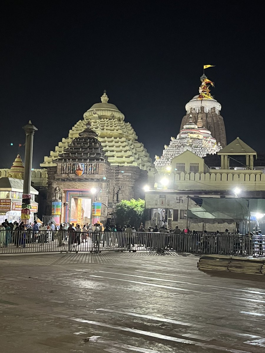 ଆସିଥିଲି କାଳିଆ ତୋ ଦରଶନ ପାଇଁ ରେ...
ତତେ ଛାଡି ଯିବାକୁ ମୋ ମନ ବଳୁ ନାହିଁରେ..
#ଜୟଜଗନ୍ନାଥ 🙏