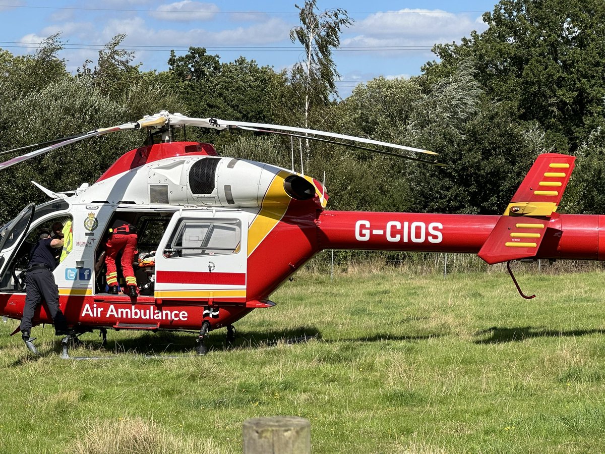 CFR_Danbury's tweet image. Thanks for our friends @KellyBronze for mooooving their cattle so our colleagues from @EHAAT_ and @EastEnglandAmb could safely load a patient