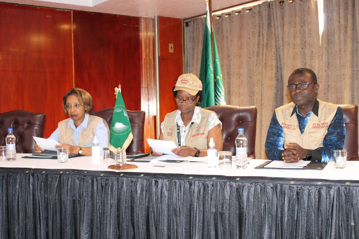 AUC_PAPS's tweet photo. ⏳Happening NOW: Training the 86 observers of the joint AU-COMESA Election Observation Mission, for the 23 Aug 2023 Harmonized Elections in 🇿🇼. They will be deployed to all 10 Provinces, 16 electoral districts as #ZimDecides2023 #ZimElections2023
@_AfricanUnion
@comesa_lusaka https://t.co/yBcc1vMWUs