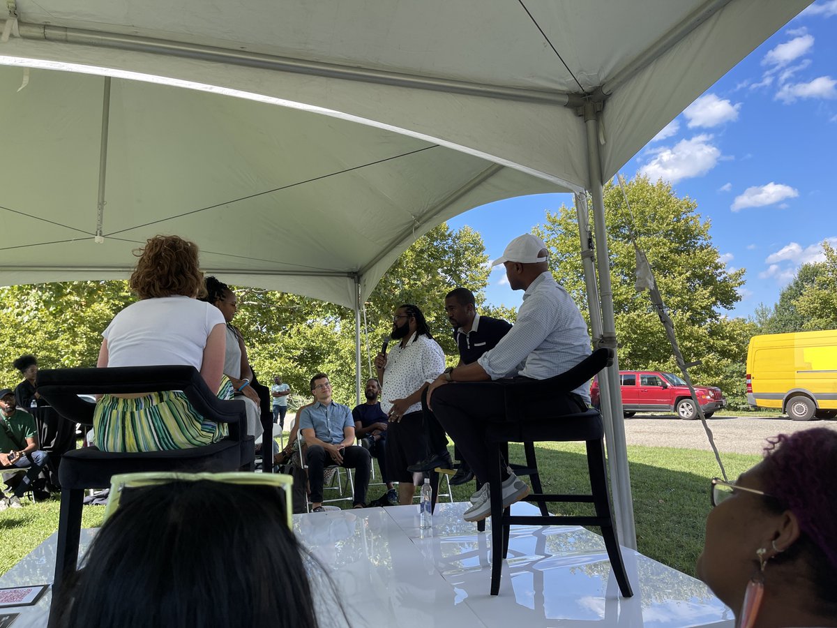 Had a great time in Baltimore @RarebreedVC
Annual Summit meeting so many portfolio companies. And we love to see GP @MacConwell stay on brand with a celebration that lifts up the community with crabs, live music, and a bounce house.