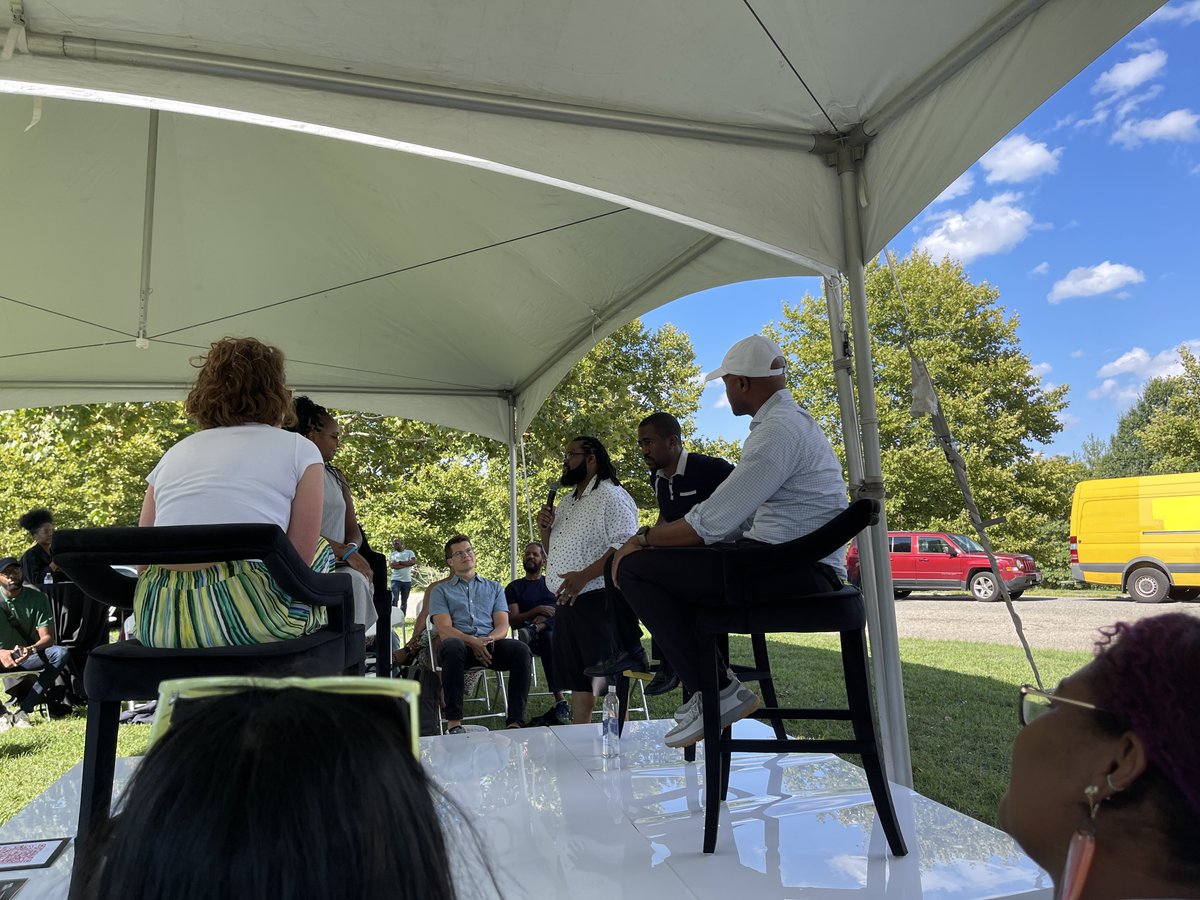 marigoldeffect's tweet image. Had a great time in Baltimore @RarebreedVC
Annual Summit meeting so many portfolio companies. And we love to see GP @MacConwell stay on brand with a celebration that lifts up the community with crabs, live music, and a bounce house.