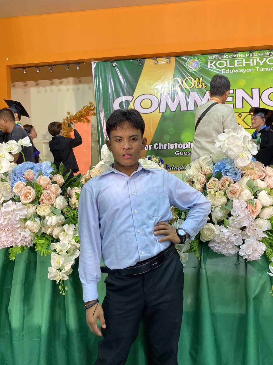 jhonpl10_'s tweet photo. DEGREE RECEIVED! 👨🏽‍🎓
Salamat mama at papa! 🥰
 
MARJOLINO JHON PAUL P. 
Bachelor of Secondary Education Major in Social Studies
Class Matalaghay 2023 

Thank you Lord! 🙏🏼
#Graduation2023 🎓 https://t.co/YRS4BTrezg