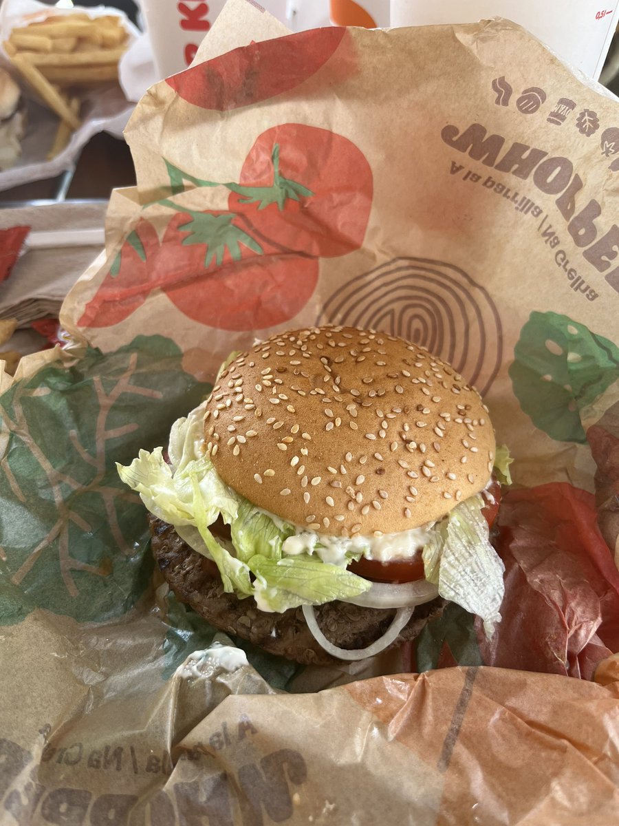 Danni_Macca's tweet photo. @BurgerKingUK hey, wonder if you’ll be adding a gluten free menu at any time?! Instead of me going all the way to Tenerife for a whopper and fries https://t.co/e9igjwPzRx