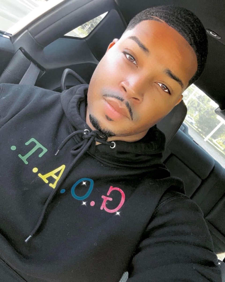 McHAPPY__Pants's tweet photo. Happy Saturday !! Let us enjoy all the drinks we can today 😂😊😍😘 #handsome #freshcut #letshavesomefun #saturday #dmv #dmvliving https://t.co/vtpdHojzD6
