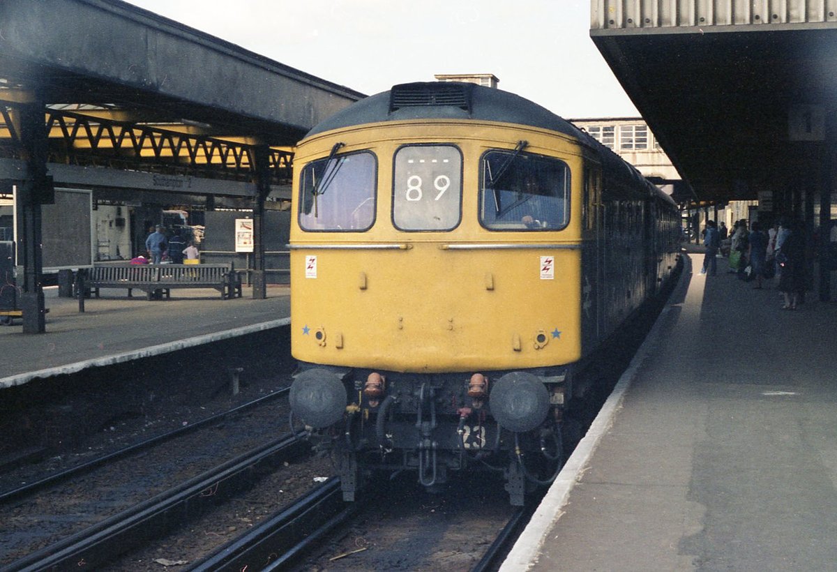 Crompton of the week.  33023 heading South at Southampton on 27th June 1981. First appearance for 33023 on this weekly posting. #class33 #BRblue #Britishrail