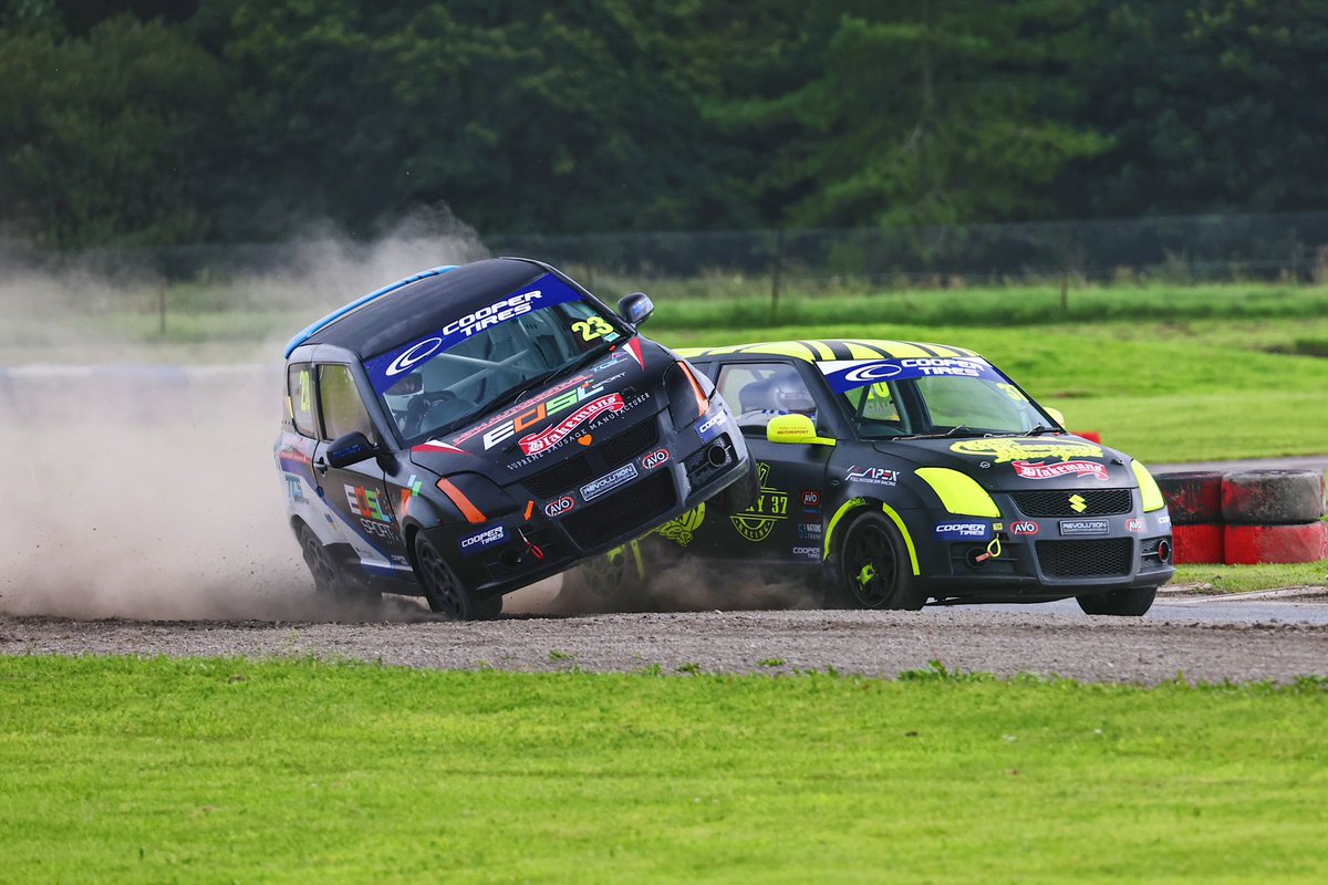 5NationsBRX's tweet image. Weatherley and O'Hara collide in the Swifts Final 😨

#5NationsBRX #PembreyCircuit