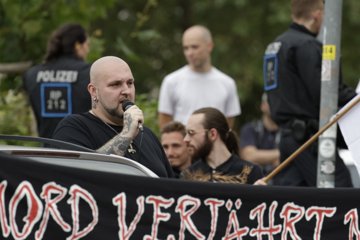 KaiSchwerdt's tweet image. 16:45 nach der Nationalhymne geht's mit dem Naziaufmarsch wieder zurück. #kl1908