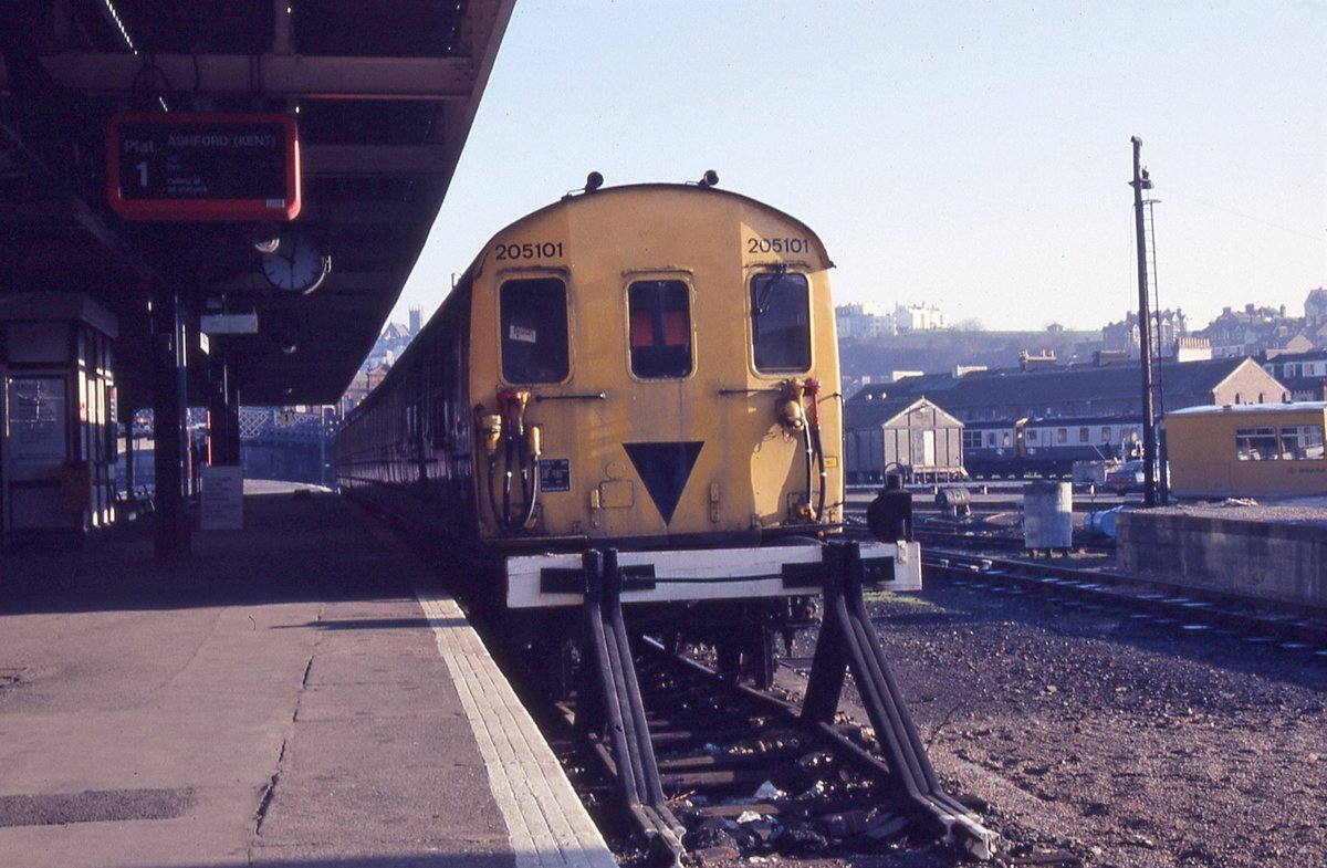 BR Bonus.   205101 forming the 10.05 Hastings to Ashford at Hastings on 28th November 1987. #Britishrail