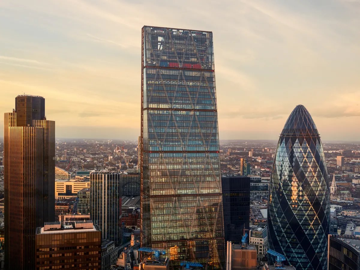 In a couple of weeks time I will be abseiling off the top of this very skyscraper in London to raise money for <a href="/guidedogs/">Guide Dogs</a> any donations would mean so much to me and the doggos and if you’re unable to donate please share! It really helps ❤️ justgiving.com/fundraising/be…