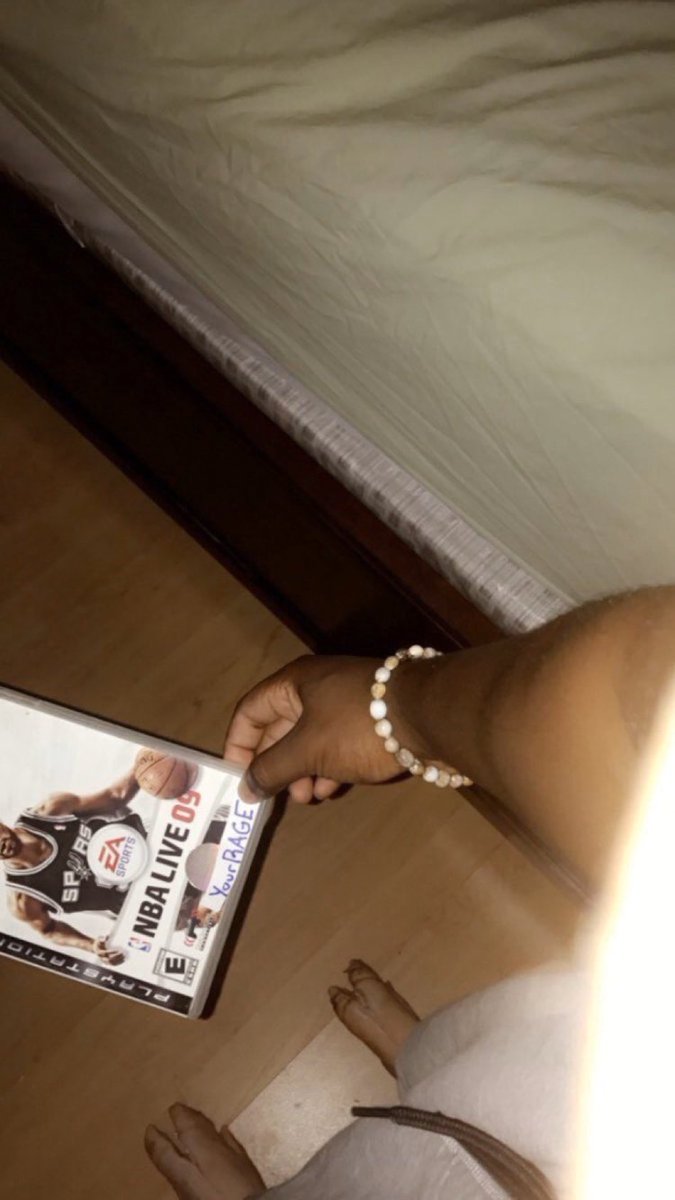 2KIntel's tweet photo. Found one of the best NBA LIVE games while cleaning, who played this ? https://t.co/BwEPIrpzHm