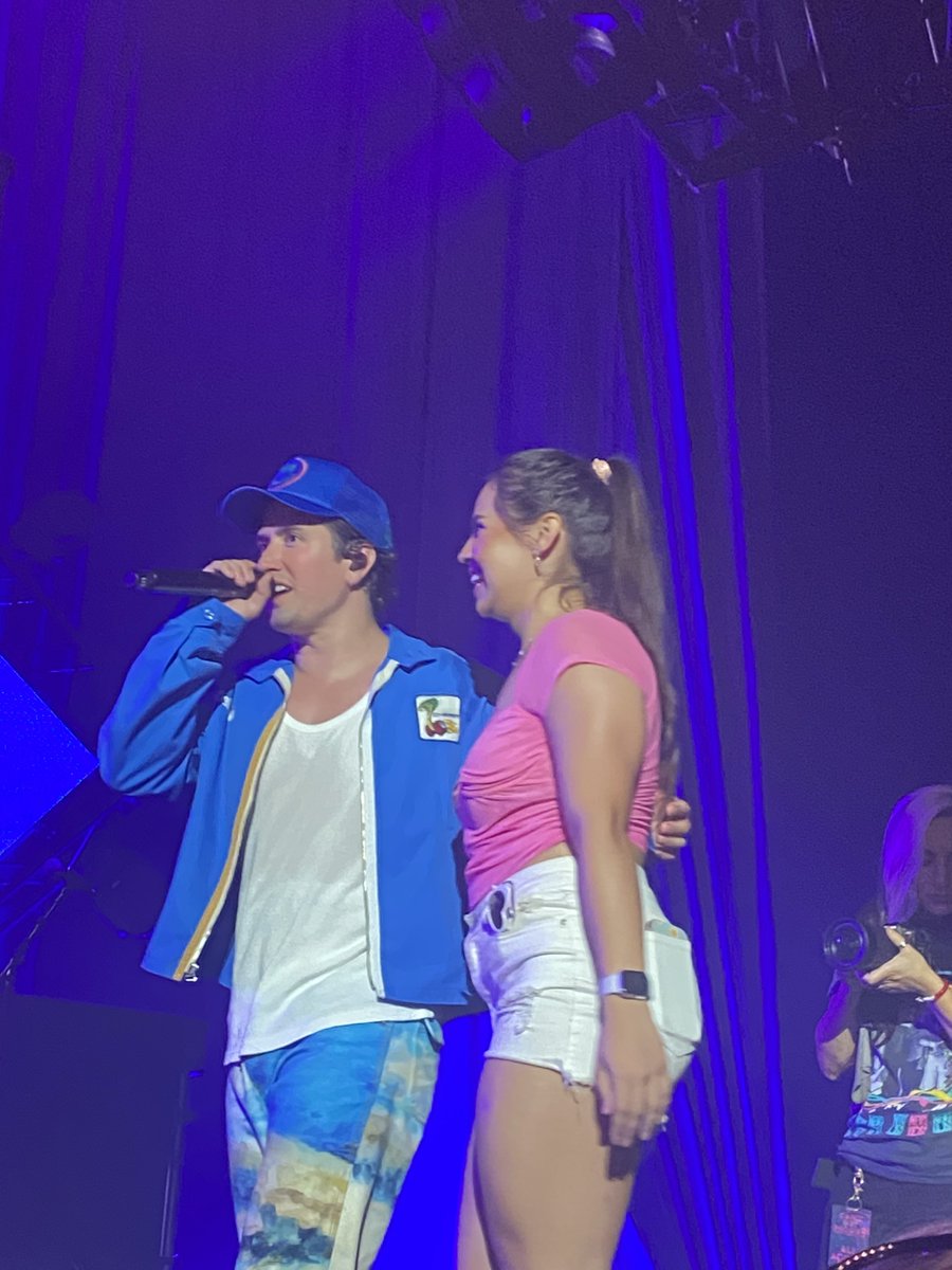 pinkslsg's tweet photo. .@jesschapa_ I took these pics of you and logan in houston!!! 😁 https://t.co/oBcxK1YchJ