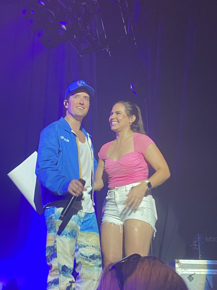 pinkslsg's tweet photo. .@jesschapa_ I took these pics of you and logan in houston!!! 😁 https://t.co/oBcxK1YchJ