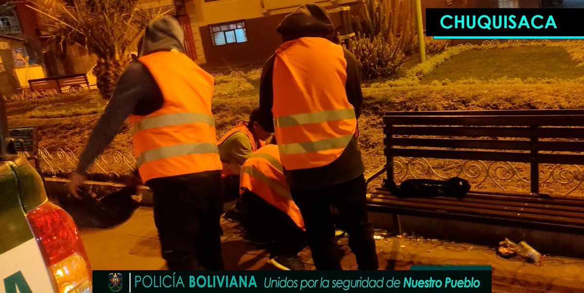 Pol_Boliviana's tweet photo. #GestiรณnOperativa
#Ley259
๐ฎ๐ป๐ฎ๐ปโโ๏ธ Nuestros servidores policiales realizaron la supervisiรณn y control de la limpieza de parques, plazas y principales avenidas en los diferentes departamentos del paรญs con los infractores de la #Ley259. https://t.co/v8JKVoCLYb