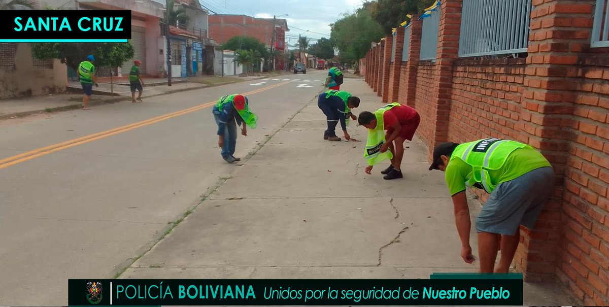 Pol_Boliviana's tweet photo. #GestiรณnOperativa
#Ley259
๐ฎ๐ป๐ฎ๐ปโโ๏ธ Nuestros servidores policiales realizaron la supervisiรณn y control de la limpieza de parques, plazas y principales avenidas en los diferentes departamentos del paรญs con los infractores de la #Ley259. https://t.co/v8JKVoCLYb