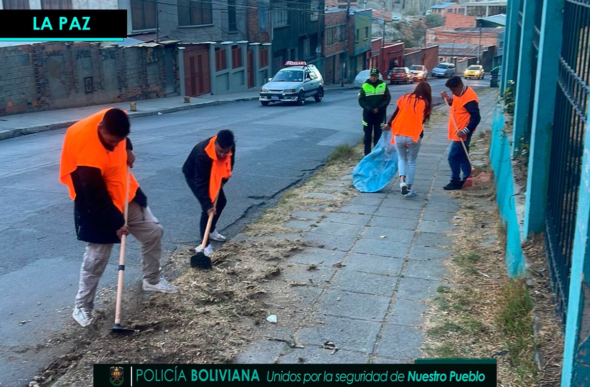 Pol_Boliviana's tweet photo. #GestiรณnOperativa
#Ley259
๐ฎ๐ป๐ฎ๐ปโโ๏ธ Nuestros servidores policiales realizaron la supervisiรณn y control de la limpieza de parques, plazas y principales avenidas en los diferentes departamentos del paรญs con los infractores de la #Ley259 https://t.co/5PPk93q9fI