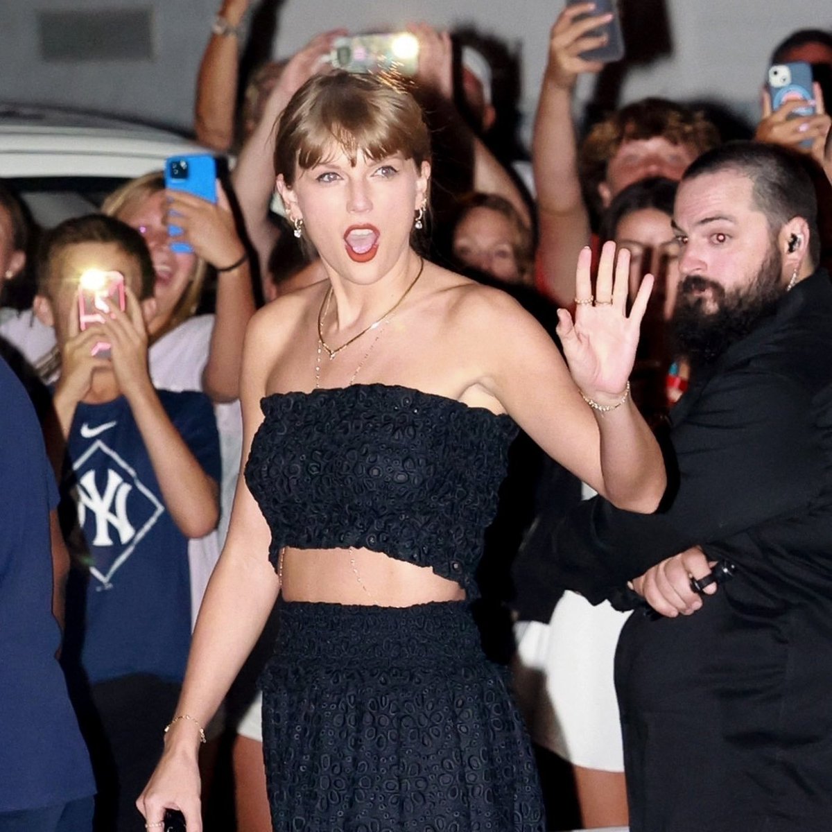 blessedswifty's tweet photo. ‼️ | According to an insider Taylor Swift was upset that fans swarmed her friend Jack Antonoff’s wedding. https://t.co/ZTNePcvyAl