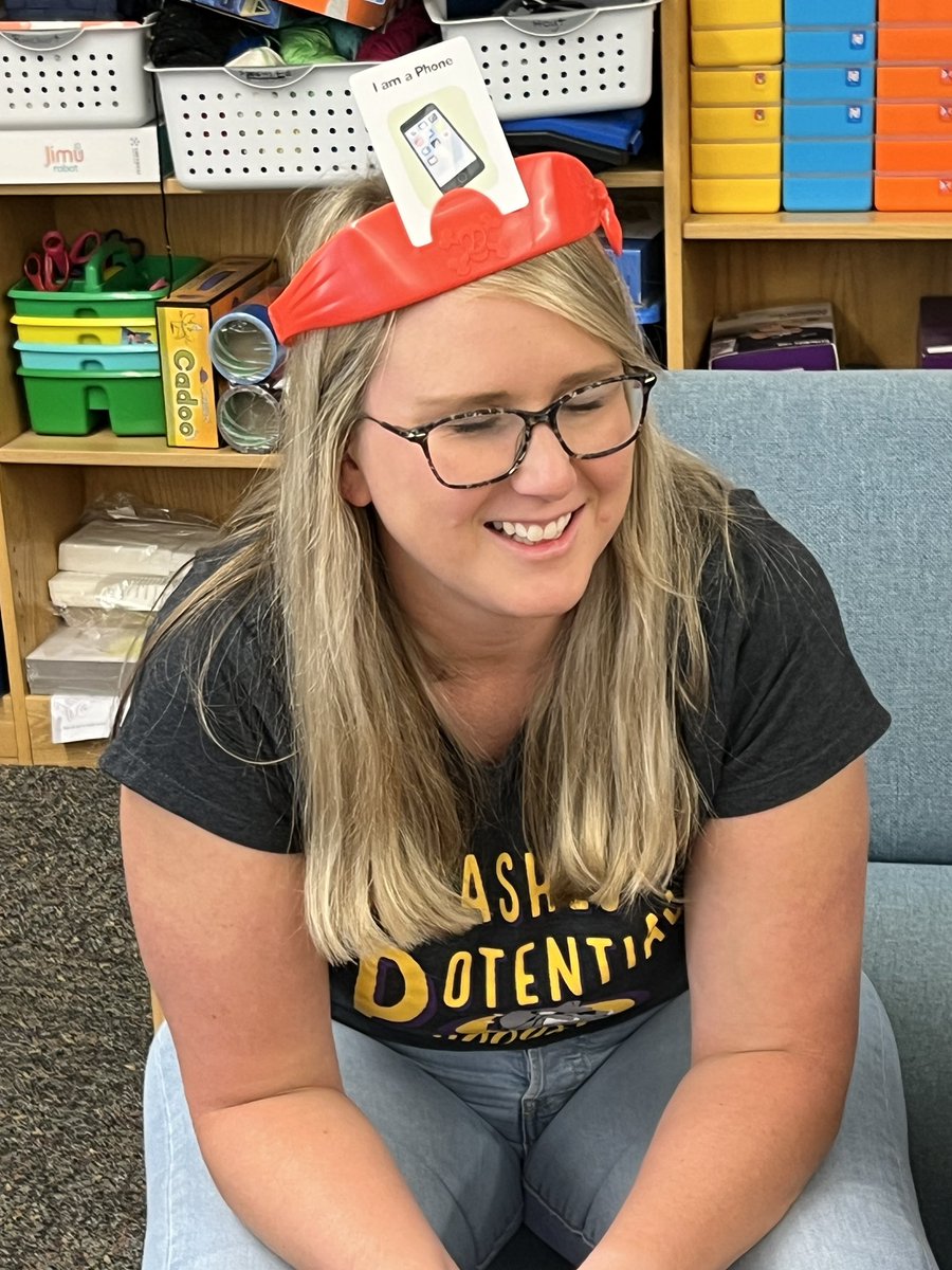 KathleenBahan's tweet photo. Family Game Night-Dogwood’s Version! So much fun connecting and laughing with each other as we celebrate a productive week and the start of what’s sure to be the best year yet! #UnleashedPotential #KSD #Bulldogs https://t.co/u14VbWxhqv