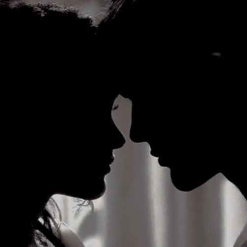 Uzatılan eli tutmuştum; o el de katil olduğuna inandığım Kunt Vidar Karyeli'nin ölümcül ama sıcak eliydi. 
Başkalarına yumruk atan adam bana elini uzatmıştı.