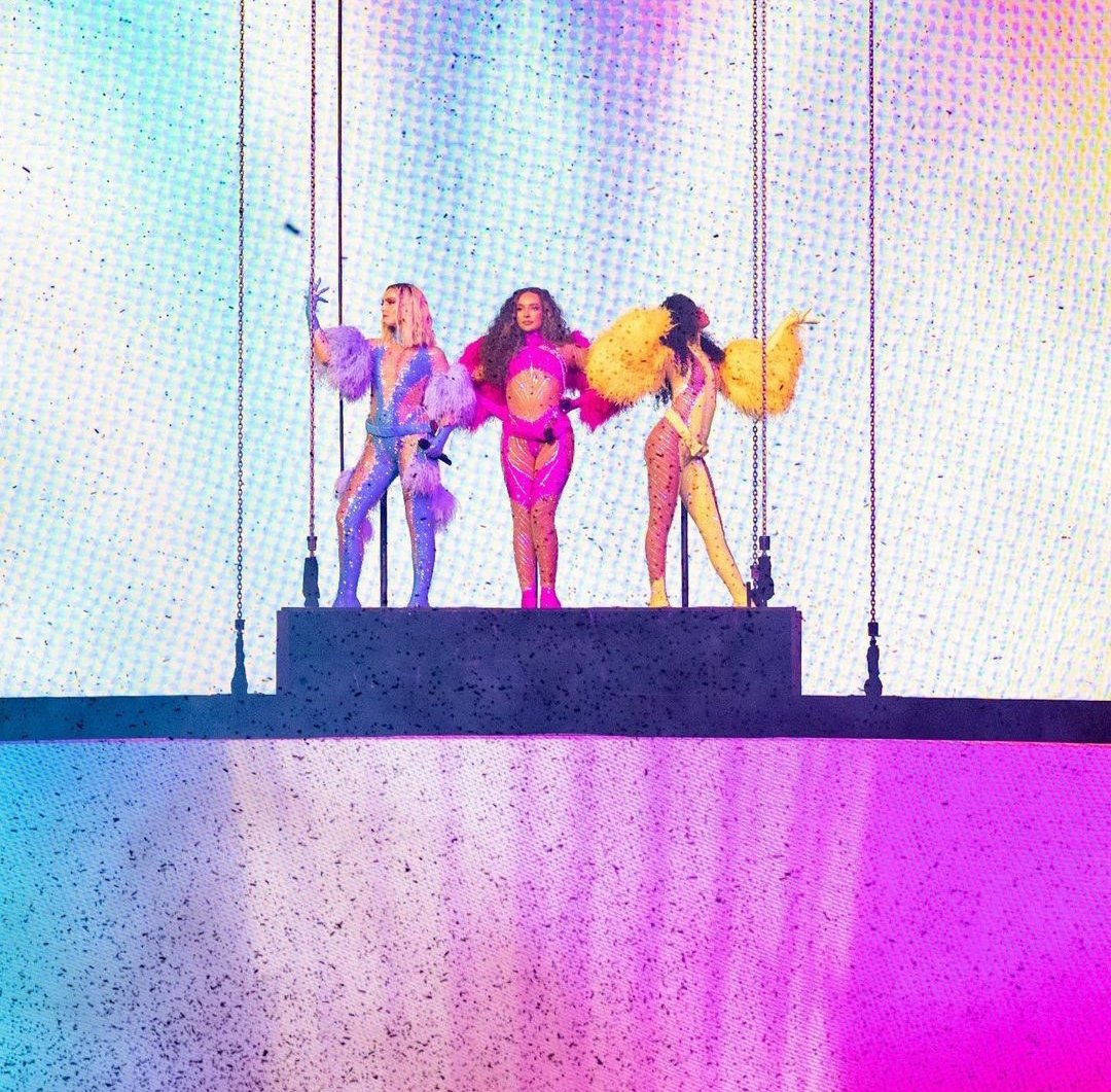 LittleMix_3's tweet photo. @PopCrave Queens https://t.co/KqxULD5TVR