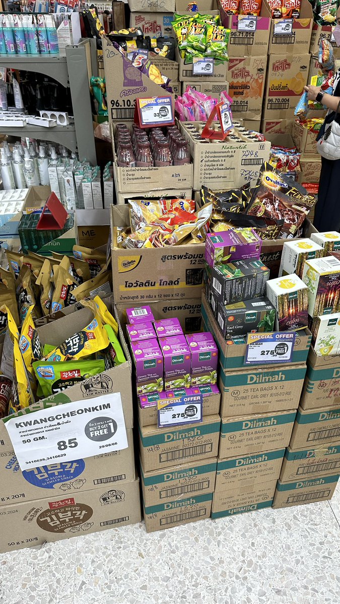 catto__'s tweet photo. มึง FOODLAND จัดโปร 1แถม1 งงมาก ตอนแรกนึกว่าเป็นเฉพาะสาขาจรัญฯ ฟีลเหมือนลดเพื่อปิดกิจการ ที่ไหนได้ มันเป็นโปร ไม่รู้ส่าทุกสาขามั้ย แต่เข้ามาละงงมาก ที่มันลดเยอะจริงงงงงงงง https://t.co/jMPZF9T3cC