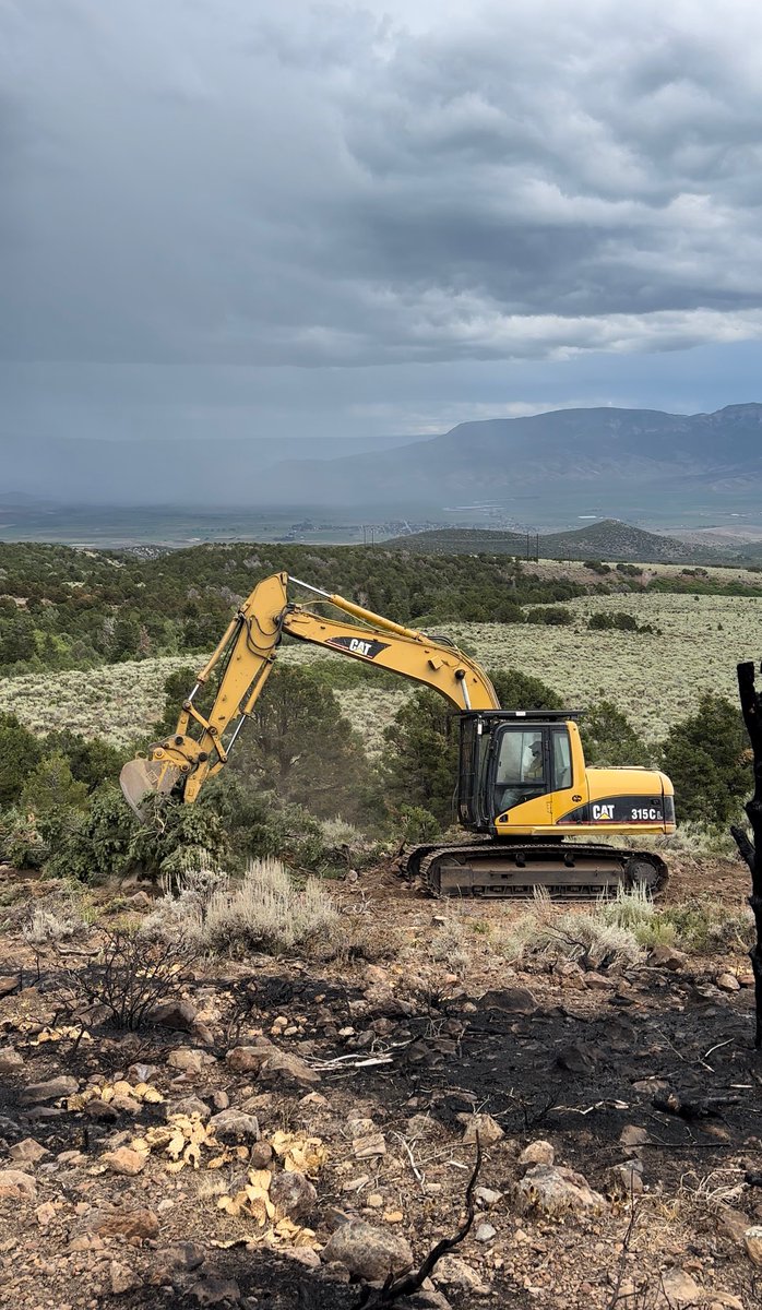 UtahWildfire's tweet photo. #ThompsonRidgeFire Update Aug. 19, 2023
7,253 acres & 60% contained. With the current weather, increased fuel moisture, & high humidity, there is little threat to the fire perimeter. Firefighters continue to work the remaining uncontained portions of the fire’s edge.
@FishlakeNF https://t.co/X9q0n94Ts8