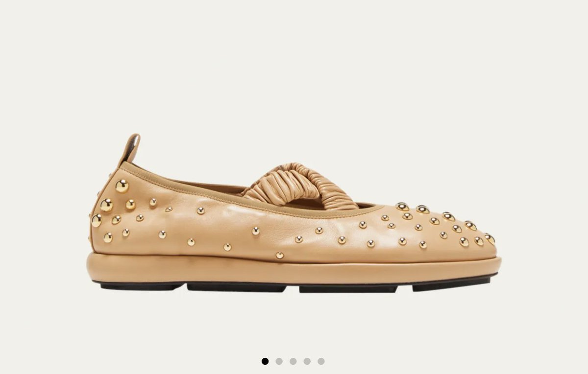 rauraleilly's tweet photo. brands can get so confused chasing trends. these are $760. https://t.co/p52xiJIFB7