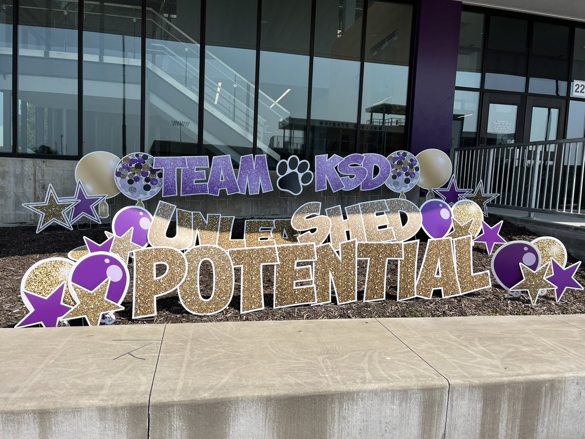 KathleenBahan's tweet photo. Kearney knows how to kick off a school year! My first KSD Convocation and I’m already looking forward to next year’s! #UnleashedPotential #KearneyUP #convocation https://t.co/hgnAZVkjJQ