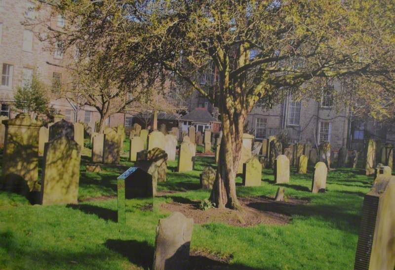 UoD_Museums's tweet image. It&apos;s #WorldPhotographyDay and we&apos;re sharing this hauntingly beautiful photograph by Annina Engelbrecht (2015) of the Howff graveyard. 

This picture part of Annina&apos;s #djcadmastersshow, and you can see current students show off their work until Sunday 27th.