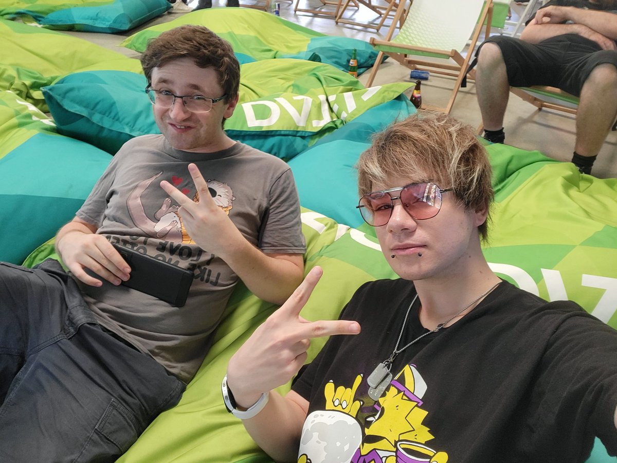 Nich 0-2 gegangen gang. Ziel erreicht xD <a href="/HIVEnbg/">Project HIVE</a>  ist heute stacked mit 100+ attendees