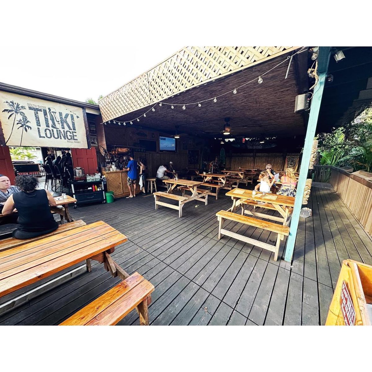 Please do not cancel your trips to Maui ❤️✈️
We will not survive.

This is at the triangle/Kihei
Kalama Village…..FRIDAY
5:30 pm...Happy Hour/ Dinner Time...it is EMPTY. 

South Shore Tiki Lounge @threesbarandgrill Paia

Via #sunkissedwahine fb