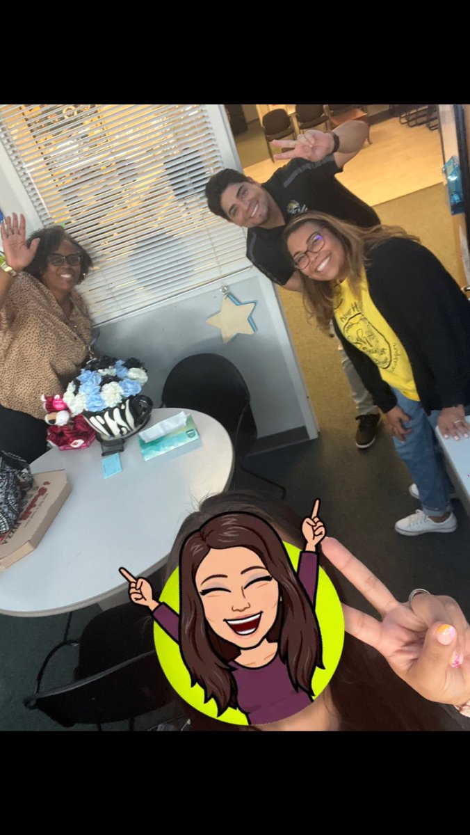 Mayra_Hdz5's tweet photo. Had a great first week supporting campuses! Ended my week at @IrvingHigh with this power team 💪🏻 #GreatThingsComing #IISDReimagined @Sra_Hill @VCoachWebster @MrHdzIrving @IISDNCounselors @iisdbil_esl https://t.co/yZz3HNd2CQ