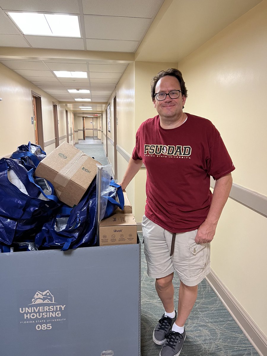 douglasmilesCRG's tweet photo. #MoveInDay at #FSU started at 5:30 a.m. and ended at 11:30 p.m., but everything was loaded, transported, assembled and put in its proper place.
#FSU27 #FSUDad #ProudDad https://t.co/sqglVB9WTz