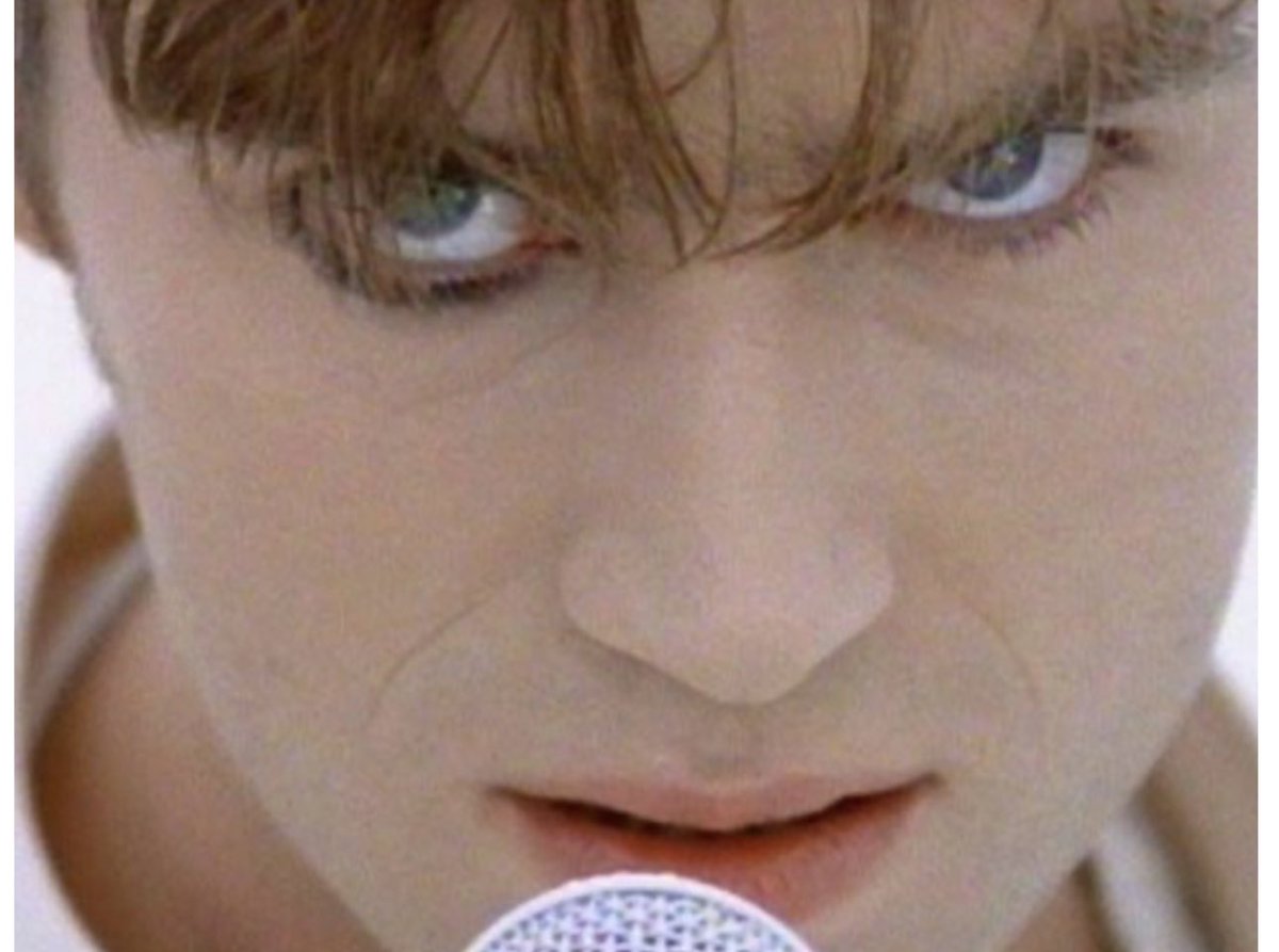 lyraskyofficial's tweet photo. 【Blur/The Universal】和訳時計じかけのオレンジ管理社会Controlled Society like A Clockwork Orange👠https://t.co/YxNAREBVi6
去年〜の世界経験して #TheUniversal 聴くと現代を皮肉った曲のよう #AClockworkOrange オマージュ全開MV
便利だが全管理の社会が魂に安らぎ与えられる?2021/5/24 #blur https://t.co/pphNYZQi1H