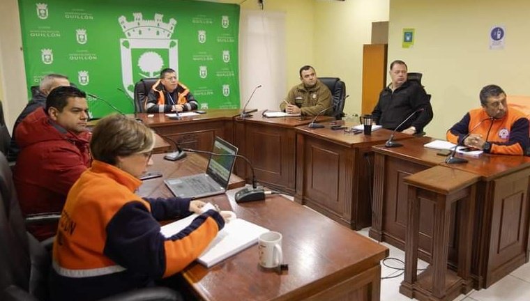 En la comuna de #Quillón estamos atentos a los requerimientos de los vecinos, especialmente, de quienes se vieron afectados en el frente de lluvia pasado. Jefe de la Subcomisaría, Capitán Rodrigo San Martín, participa en #Cogrid Comunal coordinando acciones preventivas.