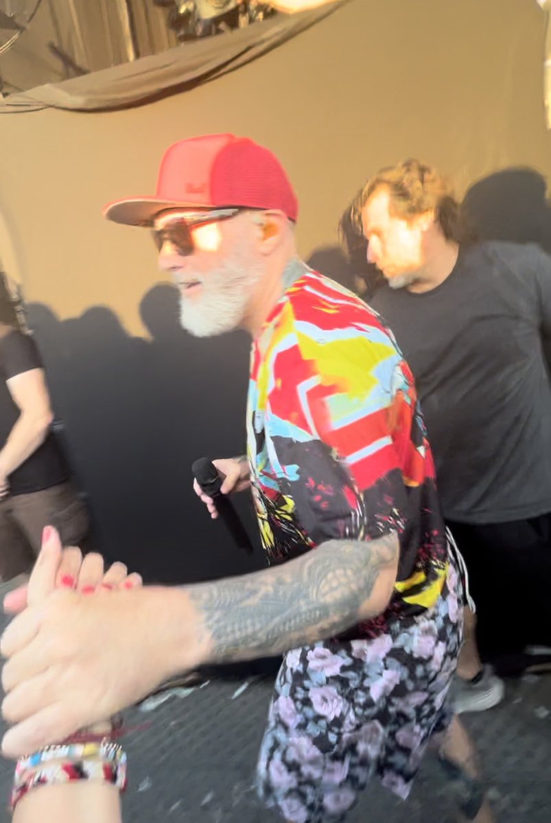 itzaaranda's tweet photo. The concert was amazing but the fact he brought a kid and his parents to the stage was EVEN BETTER  @limpbizkit  #limpbizkit #PUKKELPOP https://t.co/7Ugw1saRcE