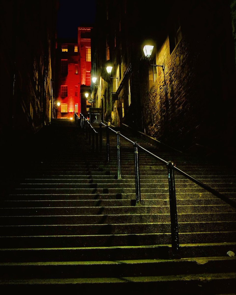 Whitefryar's tweet photo. The path to Edinburgh behins here…
#edinfringe https://t.co/3Fhvf3IThp