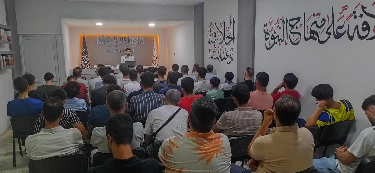 KokluDegisim35's tweet photo. Köklü Değişim İzmir Temsilciliği olarak düzenlediğimiz “Siyasal İslam Var Mı Yok Mu?” Konulu Panel İzmir Temsilciliğimizde Gerçekleştirildi.

Şamil Gençer'in açılış konuşması ile başlayan program, Hafız Mahmut'un Kur'an tilaveti ile devam etti. https://t.co/b5j95MMg3J