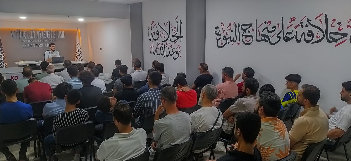 KokluDegisim35's tweet photo. Köklü Değişim İzmir Temsilciliği olarak düzenlediğimiz “Siyasal İslam Var Mı Yok Mu?” Konulu Panel İzmir Temsilciliğimizde Gerçekleştirildi.

Şamil Gençer'in açılış konuşması ile başlayan program, Hafız Mahmut'un Kur'an tilaveti ile devam etti. https://t.co/b5j95MMg3J