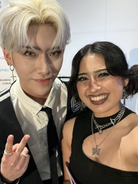 DOUBLEBASEONE_'s tweet photo. #RICKY selfie with Ze_Rose who won during the panel! https://t.co/x31661C4re
