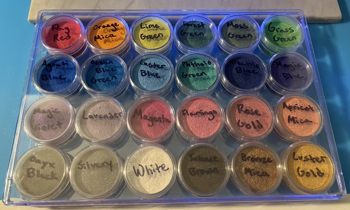 Don’t tell me I that have a lot of colors for my projects when I still need more (and glitter too) 😅✨

It’s not a weird artist phase…I swear 👀