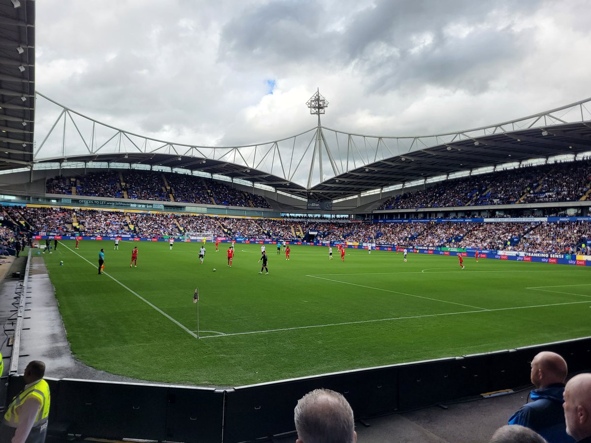 AndersP3's tweet photo. 3 games in one day! Bolton, Stockport and Man City! #footballbetterlive #eventur https://t.co/SrOkTLvlQl