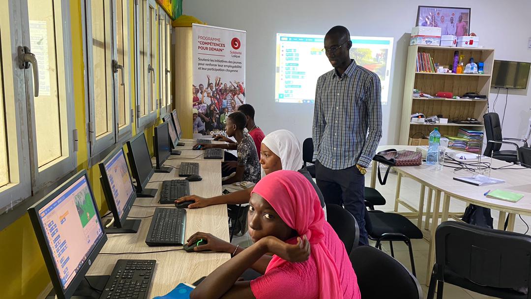 forcensenegal's tweet photo. En images la 2e journée de formation pour les collégien(ne)s et lycéen(ne)s de Mbao en prélude de la Semaine des Sciences prévue du 19 au 23 septembre 2023.
#forcen #MastercardFoundation #unchk_sn #stemd #kebetu #education #seneg https://t.co/8uJMTdrd8s