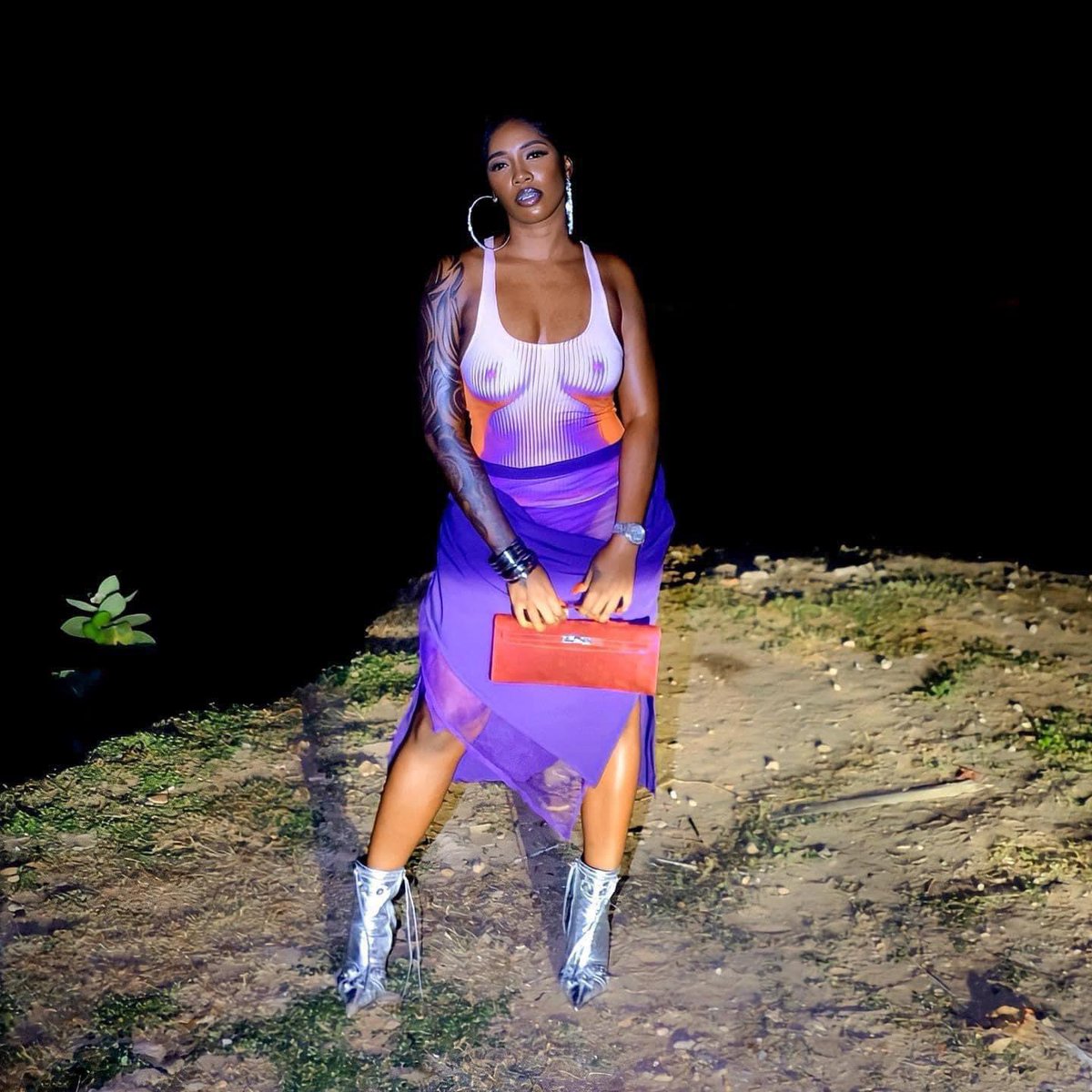 drkemiofnigeria's tweet photo. Follow men that will lavish money on you – Tiwa Savage tells ladies. 

Tiwatope you’re a single mom with a BOY😡I have 3 young MEN 36,32,22👀Don’t encourage “Sugardaddyology” It shouldn’t be coming from you with that sex tape with a married man of two kids. This is breeding “sidechickery” 

This outfit you’re wearing is not appropriate regardless of your music popular culture dressing. Tiwa you’re OVER 40 now. Jam Jam and my boys will need a WIFE some day. No babymamas or washed up ladies from lavishness. Many of these men are using your fanbase age range for rituals. 18-25 and 25-34. Let’s discourage this‼️Boluwatife Omoniyi went to a niteclub in my hometown with lavish friends, her DEAD BODY found WITHOUT her womb. 

Tiwa you are a strongly influential music personality while I’m a strong influential media personality. Let’s use our influence for good and not greed 🤎🤎🤎

#Kemitalks🗣️