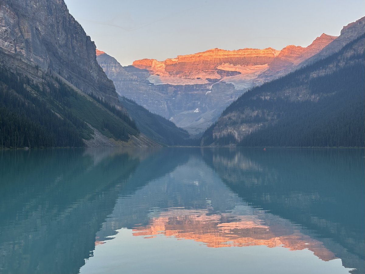 @banfflakelouise ❤️ Lake  Louise at  🌅 #MyBanff